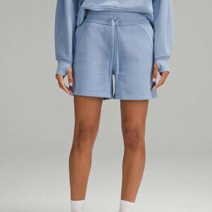 NWT Lululemon Scuba High-Rise Short 5" Blue Willow Size 4